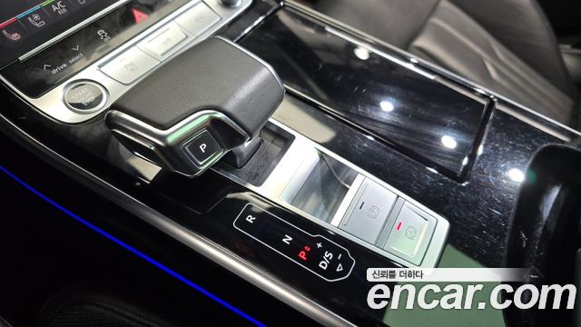 Audi A8 2021 — photo 9
