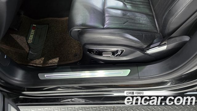 Audi A8 2021 — photo 12