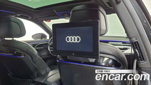 Audi A8 2021 — photo 17