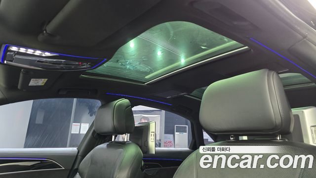 Audi A8 2021 — photo 18