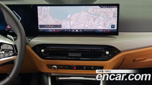 BMW 3-Series 2025 — photo 20