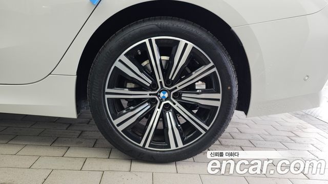 BMW 3-Series 2025 — photo 7