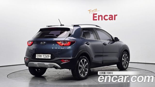 Kia Stonic 2018 — photo 2