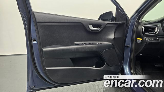 Kia Stonic 2018 — photo 14