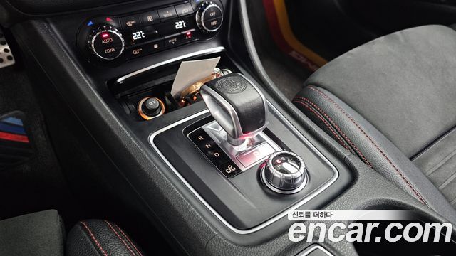 Mercedes-Benz GLA-Class 2018 — photo 12