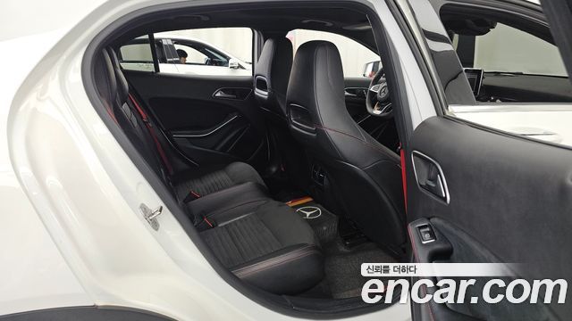 Mercedes-Benz GLA-Class 2018 — photo 18