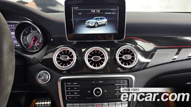 Mercedes-Benz GLA-Class 2018 — photo 20