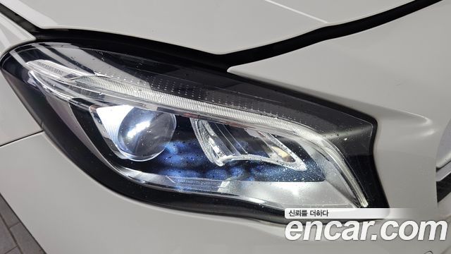 Mercedes-Benz GLA-Class 2018 — photo 8