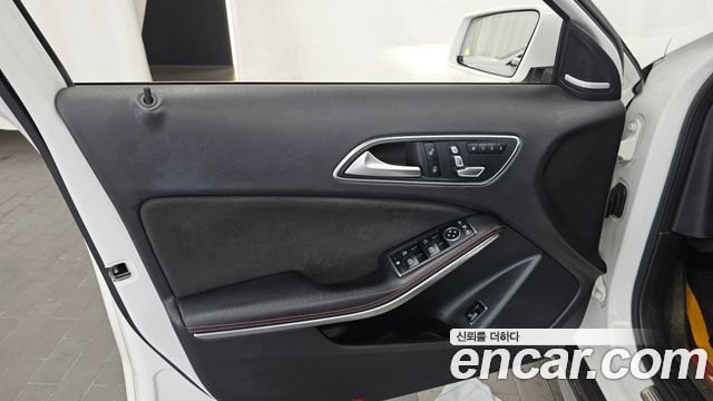 Mercedes-Benz GLA-Class 2018 — photo 14
