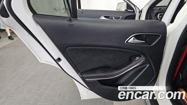 Mercedes-Benz GLA-Class 2018 — photo 15