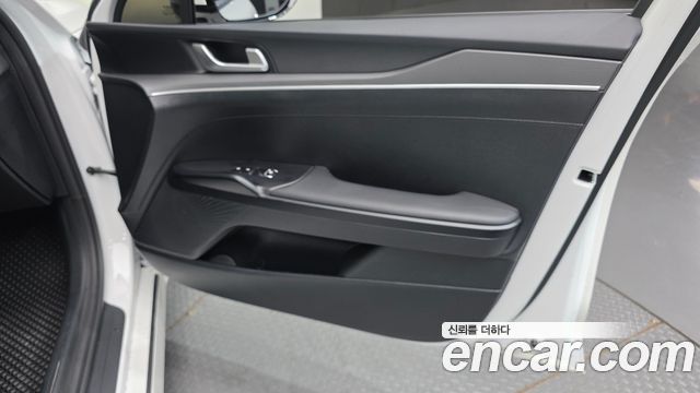 Kia K5 2023 — photo 15