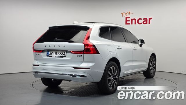 Volvo XC60 2022 — photo 2
