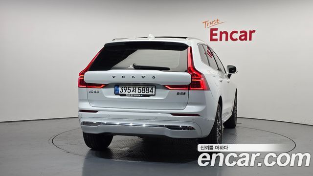 Volvo XC60 2022 — photo 4