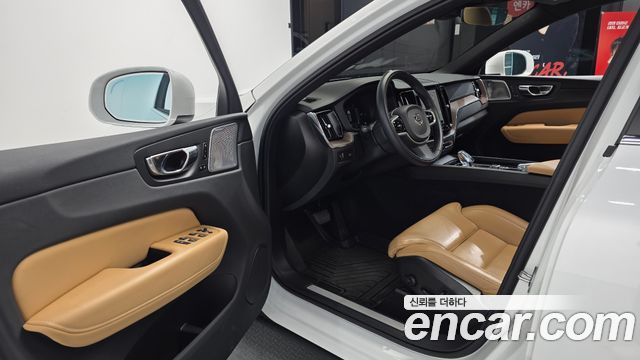 Volvo XC60 2022 — photo 13