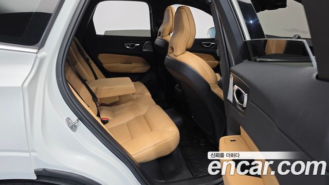 Volvo XC60 2022 — photo 18