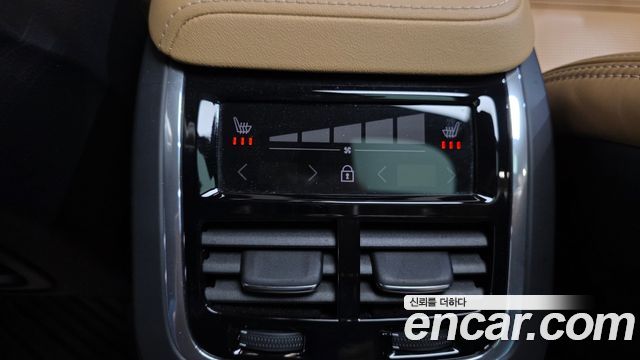 Volvo XC60 2022 — photo 24
