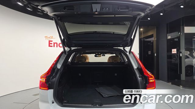 Volvo XC60 2022 — photo 26