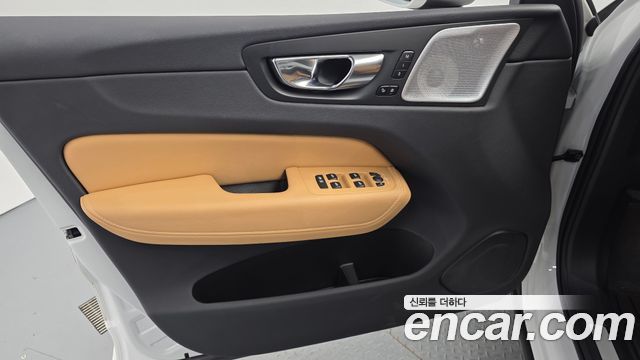 Volvo XC60 2022 — photo 14