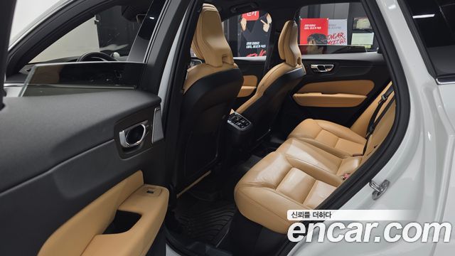Volvo XC60 2022 — photo 16