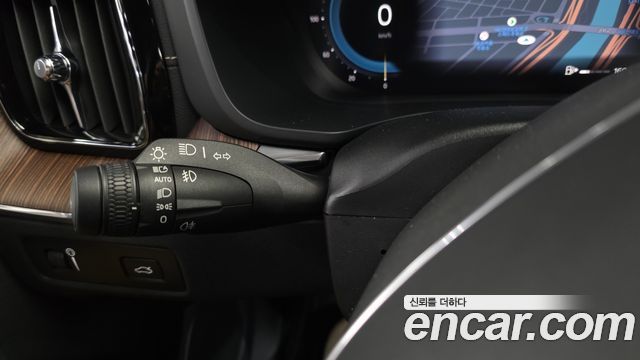 Volvo XC60 2022 — photo 30