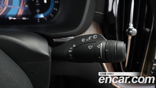 Volvo XC60 2022 — photo 31