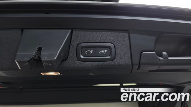 Volvo XC60 2022 — photo 32