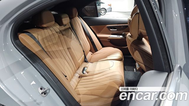 Mercedes-Benz E-Class 2024 — photo 17