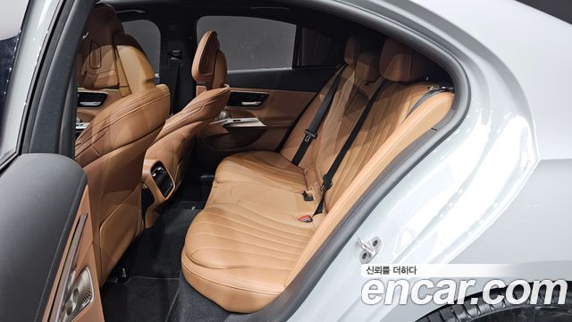 Mercedes-Benz E-Class 2024 — photo 18