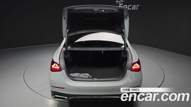 Mercedes-Benz E-Class 2024 — photo 35