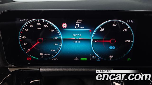 Mercedes-Benz EQA 2021 — photo 11