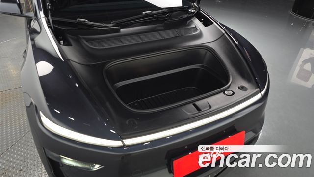 Tesla Model Y 2025 — photo 6