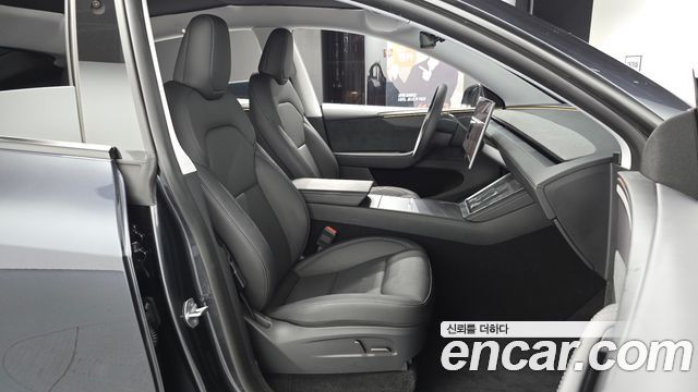 Tesla Model Y 2025 — photo 17