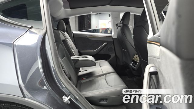 Tesla Model Y 2025 — photo 18