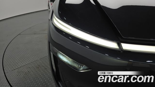 Tesla Model Y 2025 — photo 8