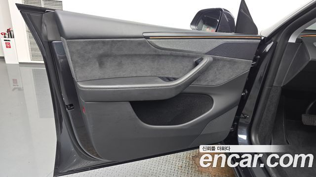 Tesla Model Y 2025 — photo 14