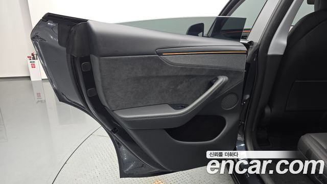 Tesla Model Y 2025 — photo 15