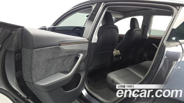 Tesla Model Y 2025 — photo 16