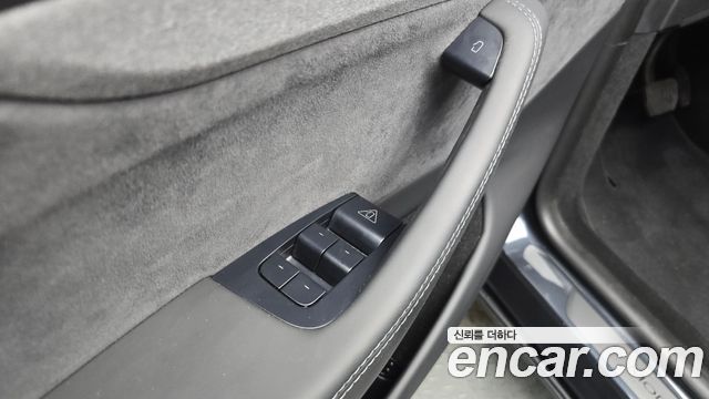 Tesla Model Y 2025 — photo 27