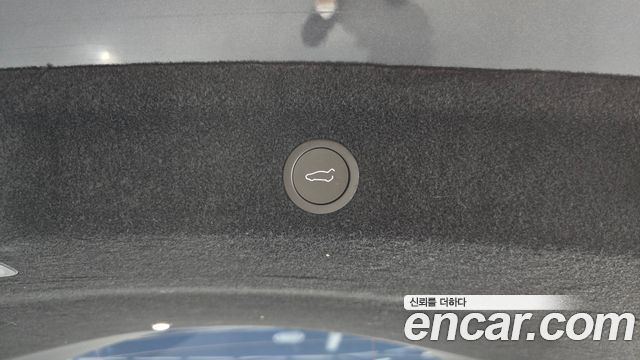 Tesla Model Y 2025 — photo 28