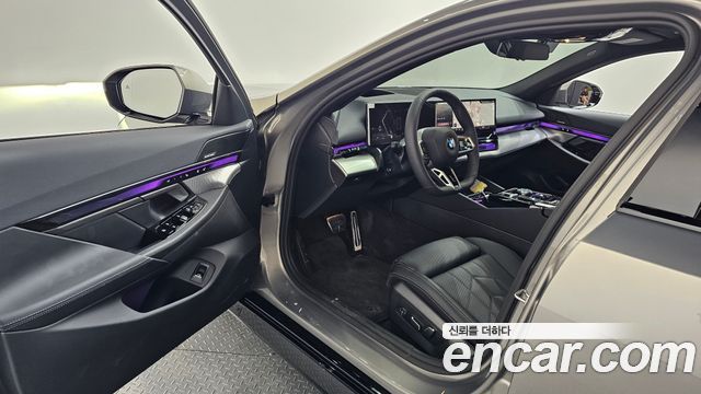 BMW 5-Series 2026 — photo 13