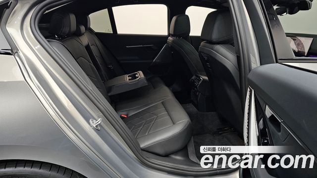 BMW 5-Series 2026 — photo 17