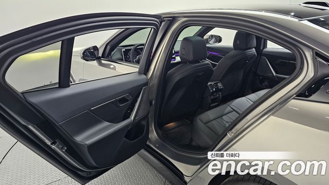 BMW 5-Series 2026 — photo 25