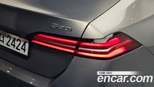 BMW 5-Series 2026 — photo 9