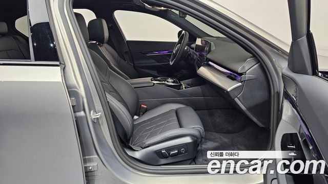 BMW 5-Series 2026 — photo 16