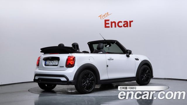 Mini Cooper Convertible 2024 — photo 2