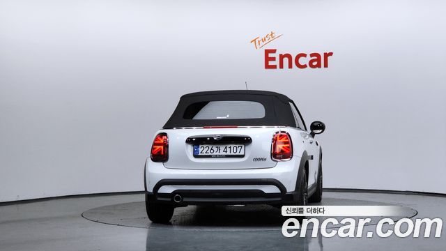 Mini Cooper Convertible 2024 — photo 4