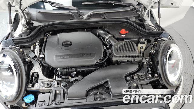 Mini Cooper Convertible 2024 — photo 6