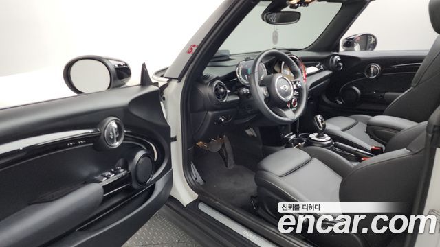 Mini Cooper Convertible 2024 — photo 10