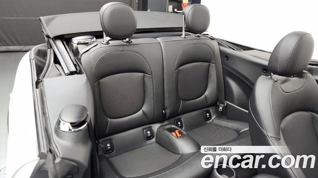 Mini Cooper Convertible 2024 — photo 11