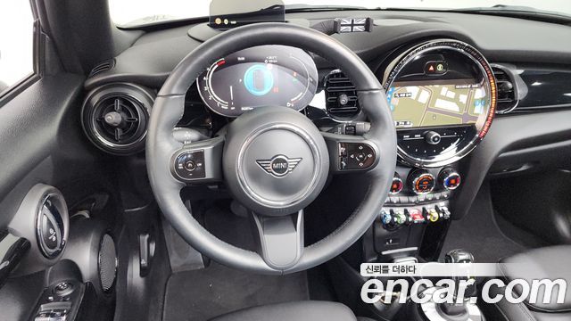 Mini Cooper Convertible 2024 — photo 12